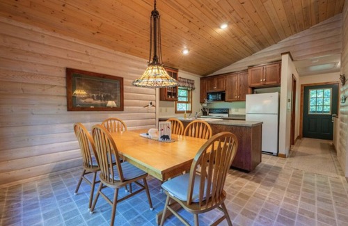 Rhinelander Cabina | Peaceful lakefront Cabin with High Speed Internet