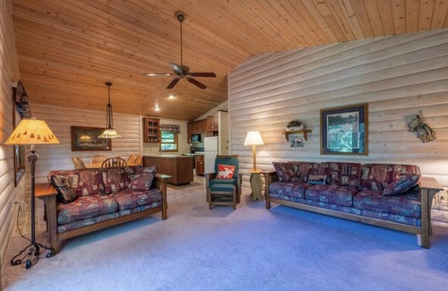 Rhinelander Cabina | Peaceful lakefront Cabin with High Speed Internet