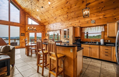 Sevierville Cabina | Peaceful Lakefront Cabin with Stunning Mountain Views, Rec Room on Douglas Lake