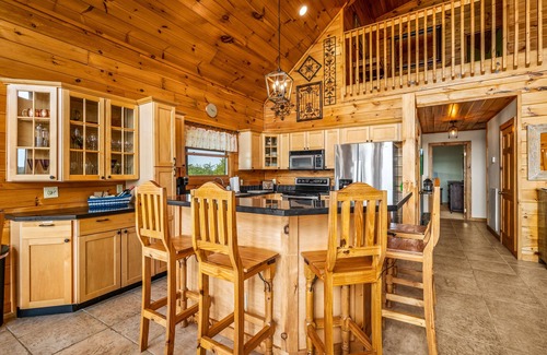 Sevierville Cabina | Peaceful Lakefront Cabin with Stunning Mountain Views, Rec Room on Douglas Lake