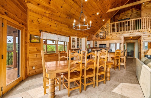 Sevierville Cabina | Peaceful Lakefront Cabin with Stunning Mountain Views, Rec Room on Douglas Lake