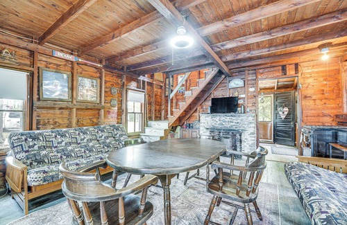 Vassalboro Cabina | Peaceful Lakefront Maine Cabin w/ Sunset Views