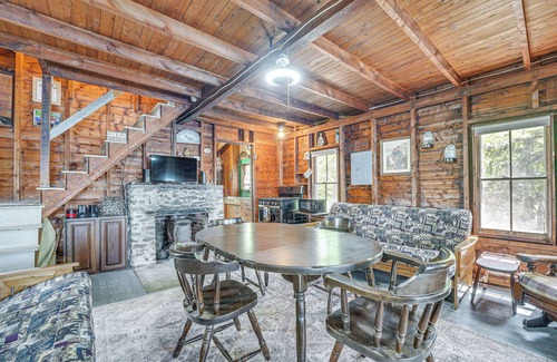 Vassalboro Cabina | Peaceful Lakefront Maine Cabin w/ Sunset Views
