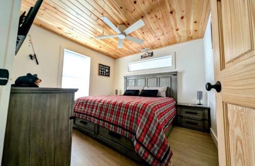Sullivan Casa | Peaceful Lakeside Cottage with Fire Pit & Screened Porch near Flanders Pond in Sullivan, Maine