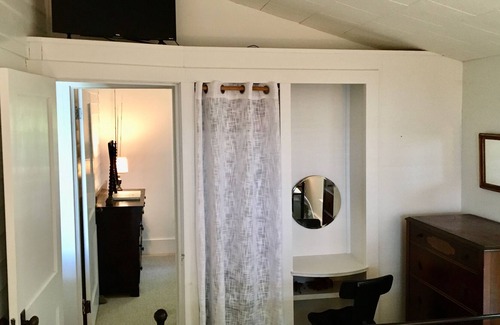 Poplar Ridge Casa | Peaceful Lakeside Cottage in FLX Wine Country