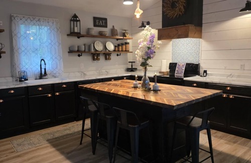 Anabel Casa | Peaceful Lakeside Getaway with Private Dock surrounded with Serene Wilderness