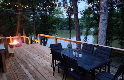 Anabel Casa | Peaceful Lakeside Getaway with Private Dock surrounded with Serene Wilderness