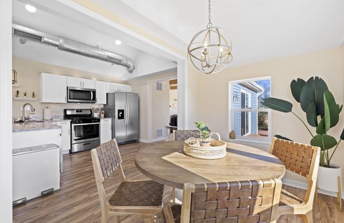 Como Casa | Peaceful Lakeside Retreat. Dog Friendly!