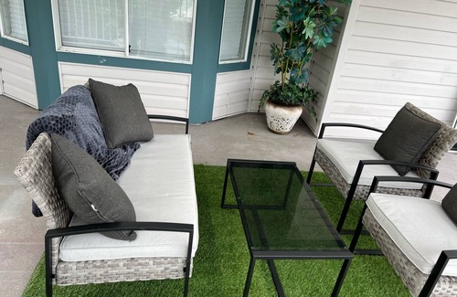 Maple Ridge Casa | Peaceful Large Modern Home 3 BRD 2 Bath + Kitchen