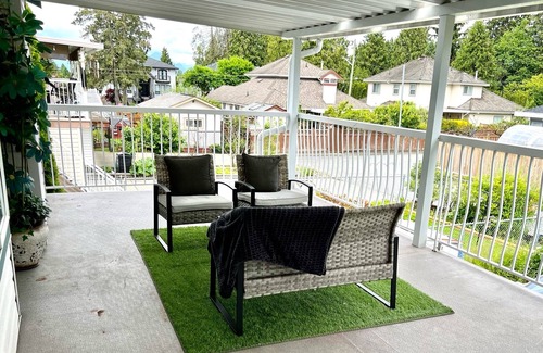 Maple Ridge Casa | Peaceful Large Modern Home 3 BRD 2 Bath + Kitchen