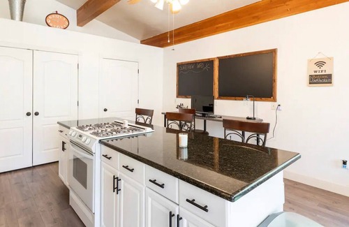 Provo Casa | Peaceful Loft near BYU and Slate Canyon - 1.5 mile