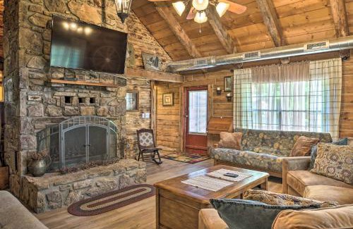 Emerald Beach Casa | Peaceful Log Cabin Escape Near Table Rock Lake!