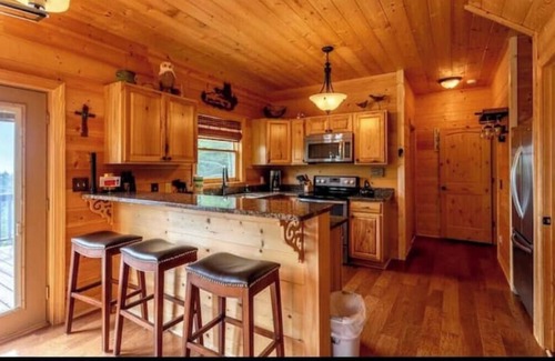 Purlear Cabina | Peaceful Log Cabin near Boone.