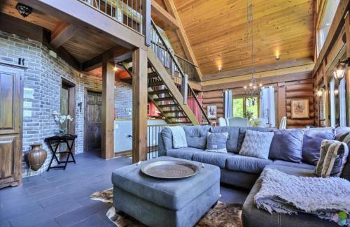 Lac-Superieur Chalet De Esquí | Peaceful Log-Style Chalet with hot tub