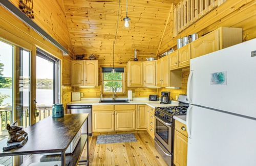 Branch Cabaña | Peaceful Long Lake Cottage w/ Deck, Dock & Kayaks!