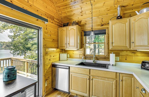 Branch Cabaña | Peaceful Long Lake Cottage w/ Deck, Dock & Kayaks!