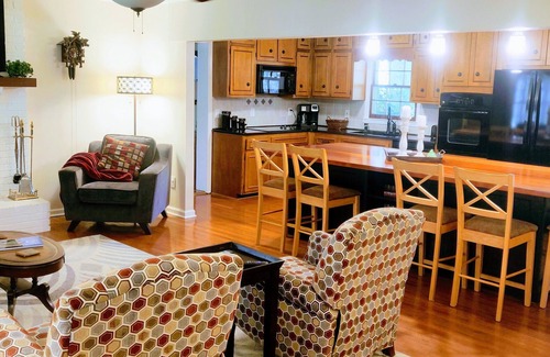 Milton Apartamento | Peaceful, Luxurious Apartment in Wooded Milton Home