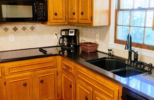 Milton Apartamento | Peaceful, Luxurious Apartment in Wooded Milton Home