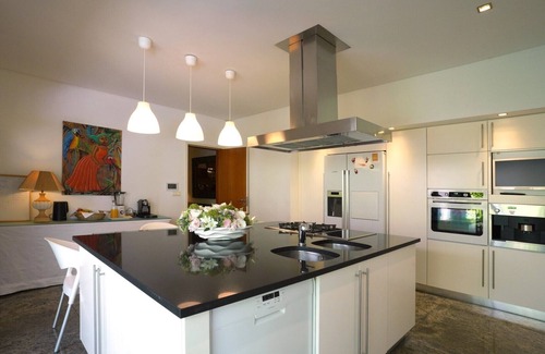 Ronfe Villa | Peaceful Luxurious Villa With Pool / Tennis