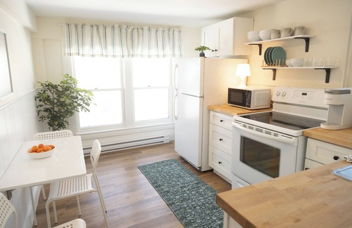 Knightville Apartamento | Peaceful & minutes from the Old Port with private parking