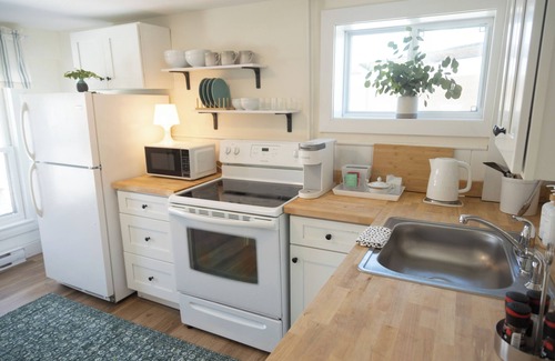Knightville Apartamento | Peaceful & minutes from the Old Port with private parking