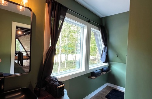 Albrightsville Cabina | Peaceful moody Aframe ~10 min to hiking &Jim Thorpe. Hot tub, bbq & shuffleboard