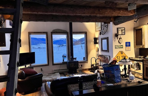 Creede Cabina | Peaceful mountain cabin walking distance to Rio Grande River