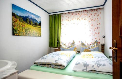 Taxenbach Apartamento | Peaceful Mountain Retreat Simple and Spacious