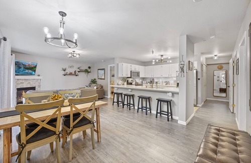 Breckenridge Condominio | Peaceful Mountain Paradise- Located Directly Between Breck + Frisco!