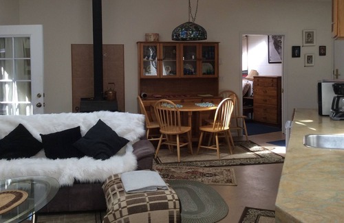 Scotts Valley Cabaña | Quiet Mountain Retreat