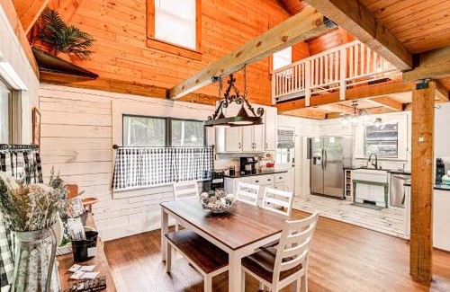 Mount Juliet Casa | Peaceful Mt Juliet Cabin with Hot Tub and Fire Pit