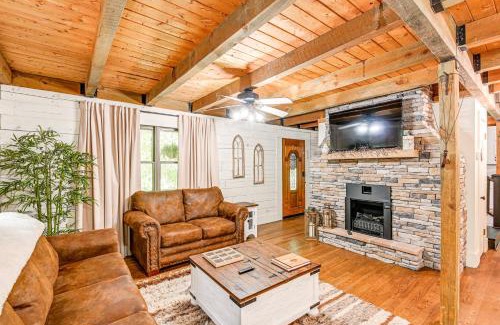 Mount Juliet Casa | Peaceful Mt Juliet Cabin with Hot Tub and Fire Pit