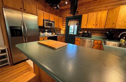 Franklin Cabina | Peaceful Mtn Cabin for 6 private w/wifi & firepit