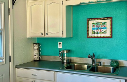 Yosemite Lakes Casa | Peaceful mtn retreat with HUGE deck/ Hot tub, in YLP, just 40 min to Yosemite.