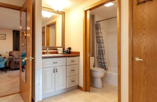 Racine Apartamento | Peaceful Oasis 3BR w/ Garden, Steps to Beach & Zoo
