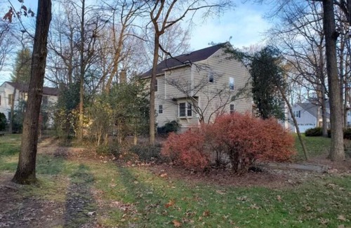 Reston Casa | Peaceful Oasis in North Point - BBQ Grill - Hot Tub