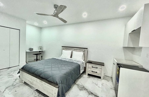 Davie Apartamento | Peaceful Oasis. Room with a kitchenette for 1 person only