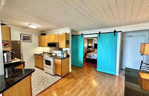 Maili Condominio | Peaceful, oceanfront,1-bedroom condo with AC, WiFi, on the west coast of Oahu.