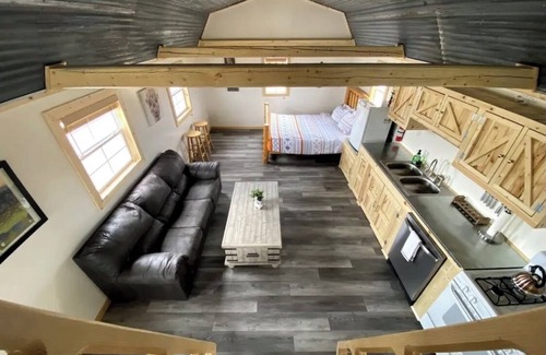 Blanca Cabina | Peaceful off-grid cabin at Alamo Alpaca Ranch PET FRIENDLY