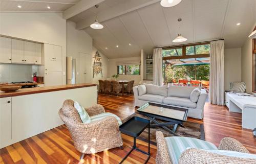 Hatepe Casa | Peaceful Outlook - Hatepe Holiday Home