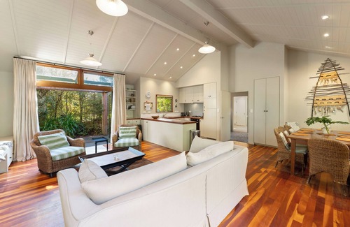 Hatepe Casa | Peaceful Outlook - Hatepe Holiday Home