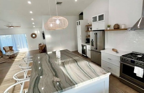 Summerland Key Casa | PEACEFUL PARADISE DEEP WATER CANAL! MINUTES TO OCEAN Fishing and Lobster season