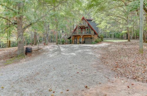 Gainesville Casa | Peaceful Paradise Cabin Farmhouse with Huge Hot Tub