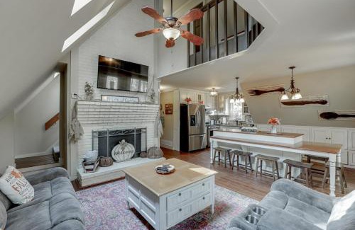 Gainesville Casa | Peaceful Paradise Cabin Farmhouse with Huge Hot Tub
