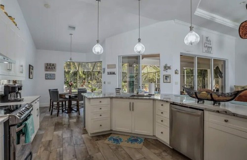 Naples Villa | Peaceful Paradise Villa located minutes to fifth Avenue Shoppes and beaches
