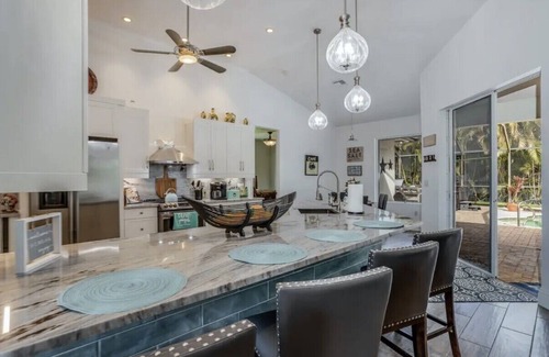 Naples Villa | Peaceful Paradise Villa located minutes to fifth Avenue Shoppes and beaches