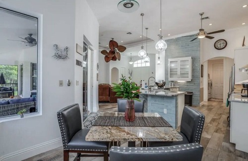 Naples Villa | Peaceful Paradise Villa located minutes to fifth Avenue Shoppes and beaches
