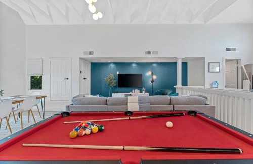 Camelback East Casa | Peaceful Phoenix Getaway - Central Location, Family-Friendly & Pool Table!