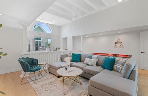 Camelback East Casa | Peaceful Phoenix Getaway - Central Location, Family-Friendly & Pool Table!