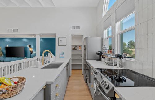 Camelback East Casa | Peaceful Phoenix Getaway - Central Location, Family-Friendly & Pool Table!